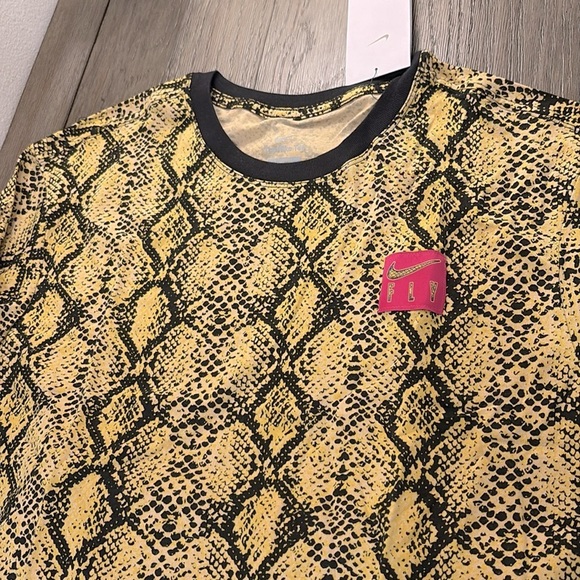 Lot of 2x NWT [Nike] AOP Boyfriend Short Sleeve Snakeprint T-Shirts Women’s XS - Picture 9 of 12